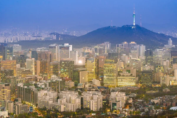 ダウンタウン ソウル 韓国ソウル タワーと都市の景観の日没と夜撮 — ストック写真