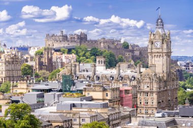Calton Hill, Edinburgh, İskoçya 'dan Cityscape ile Edinburgh Şatosu