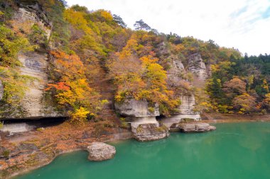 Hiçbir Hetsuri Cliff nehir ve kanyon Fukushima Japonya için