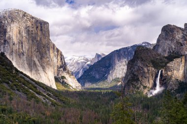 Tünel görünümü Yosemite Milli Parkı California San Francisco ABD