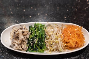 Korece tarzı salata sebze karışımı