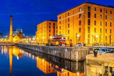 Liverpool iskele baş ve alber bina manzarası gün batımı gün batımında, dock Liverpool İngiltere İngiltere.