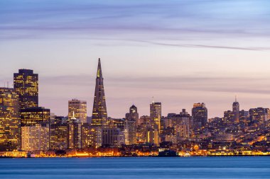 Treasure Island, California, günbatımı, ABD gün batımından, San Francisco şehir manzarası.