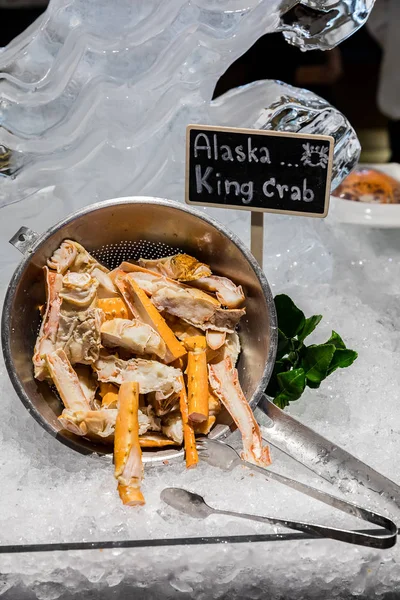 Alaska King Crab Meeresfrüchte Auf Eis — Stockfoto