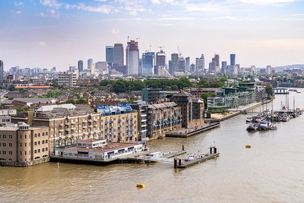 Лондонский Сити Строительством Небоскребов River Thames Canary Wharf Лондоне — стоковое фото