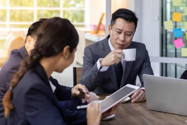 Équipe Affaires Ont Une Réunion Dans Café — Photo