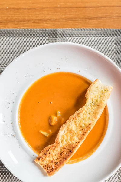 Sopa Tomate Con Panes Crujientes —  Fotos de Stock