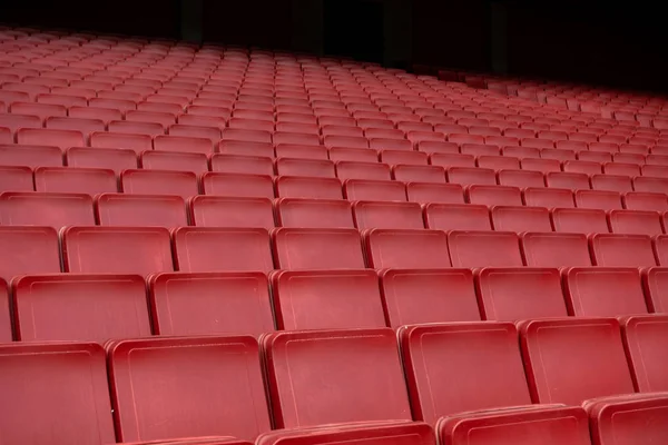Fechar Fila Assentos Vermelhos Vazios Estádio Futebol — Fotografia de Stock