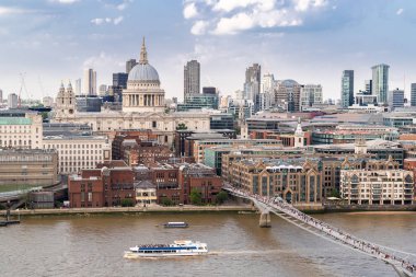 Londra St. Paul Katedrali ile Londra İngiltere'de İngiltere'de Londra Millennium Köprüsü