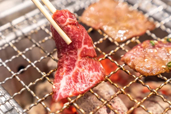 Grill Japonez Wagyu Premium Carne Vită Yakiniku Cărbune Roșu Fierbinte — Fotografie, imagine de stoc