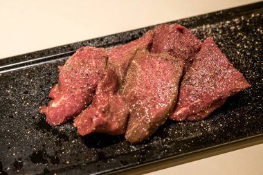 Izgara taze Japon geyik eti yakiniku
