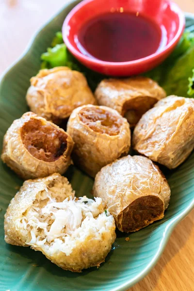 Hoi Deep Fried Crab Carne Rolls Com Molho Ameixa Doce — Fotografia de Stock