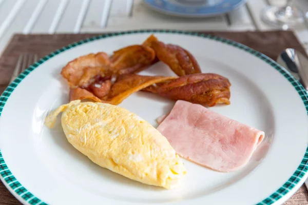 Continentaal Ontbijt Met Omelet Spek Ham — Stockfoto