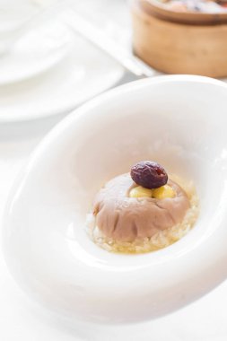 Çin sıcak yapışkan pirinç ve taro ginkgo tatlı şurup ile