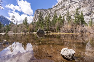 Yosemite Vadisi Milli Parkı California San Francisco ABD ayna göl