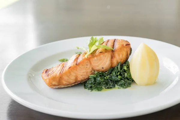 Fried Salmon Steak Spinach — Stock Photo, Image