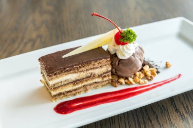 Opera pasta çikolatalı dondurma ile