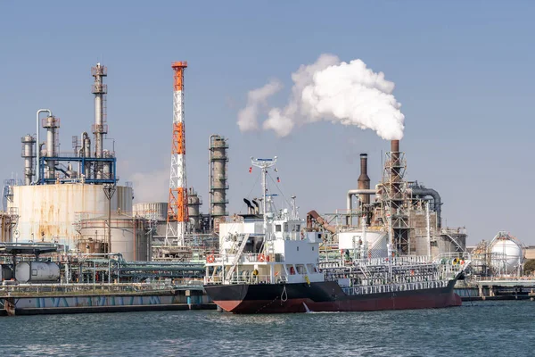 Chemische Fabriek Met Gasopslag Pijpleidingsstructuur Met Rook Uit Schoorsteen Kawasaki — Stockfoto