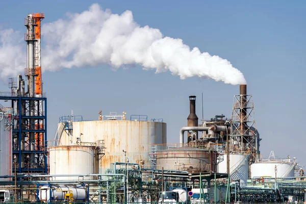 Fábrica Química Com Armazenamento Gás Estrutura Gasoduto Com Fumaça Chaminé — Fotografia de Stock