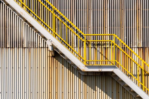 Extérieur Mur Entrepôt Tôle Escaliers Sortie Feu — Photo