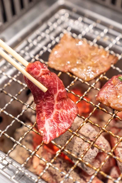 Gegrilltes Japanisches Wagyu Premium Rindfleisch Yakiniku Mit Glühender Holzkohle — Stockfoto