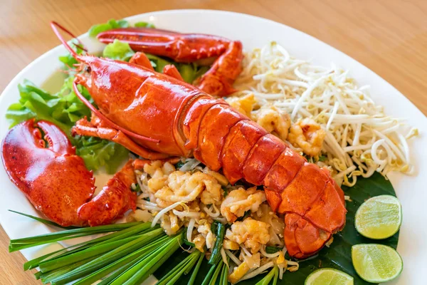 Tapis Homard Thaï Pâtes Nouilles Riz Thaïlandais Frites Homard Entier — Photo