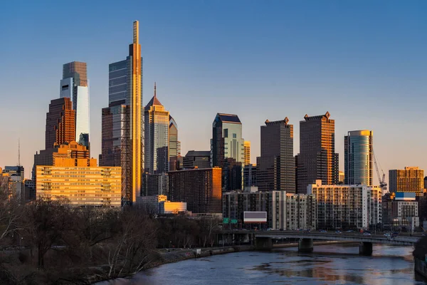 Philadelphia Skylines Budynek Zachód Słońca — Zdjęcie stockowe