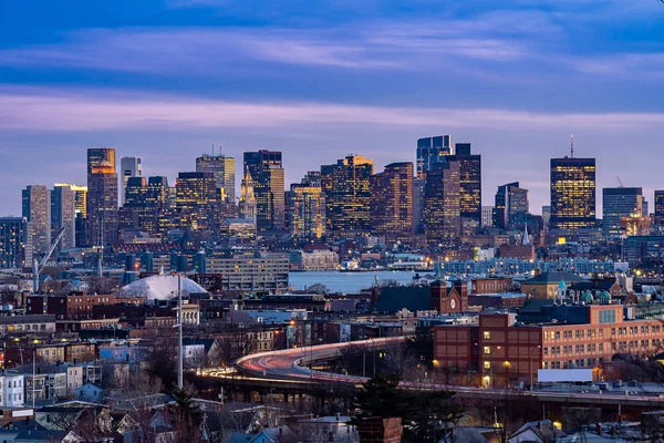 Boston Cityscape Com Trilha Rodoviária Para Boston Eua Noite — Fotografia de Stock