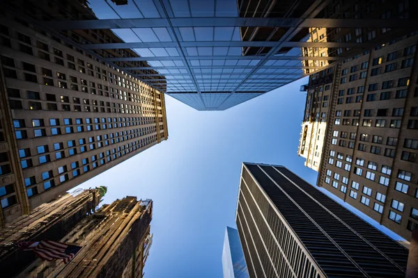 Suddig Bakgrund Låg Vinkel Syn Skyskrapor New York — Stockfoto