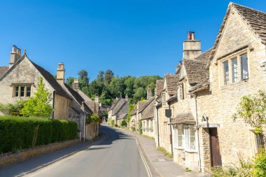 Cotswolds İngiltere'de Castle Combe köy