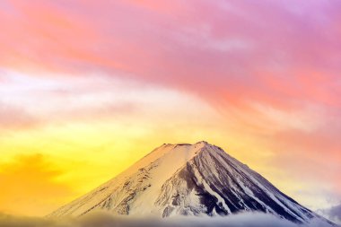 Kawaguchiko Fujiyoshida kasabasında Mt.Fuji güzel şafak gündoğumu 
