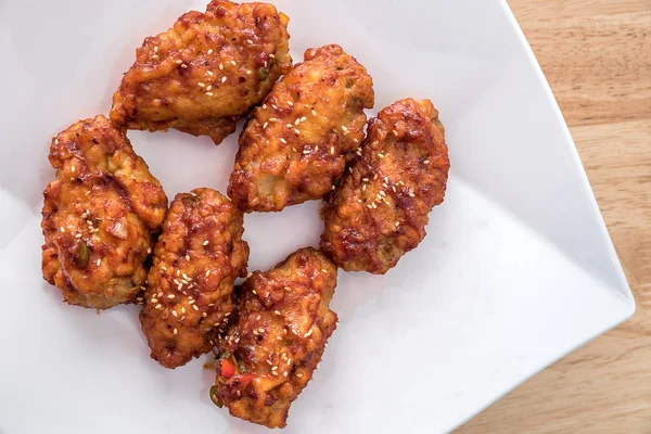 Pollo Fritto Coreano Piccante Con Sesamo Piatto — Foto Stock