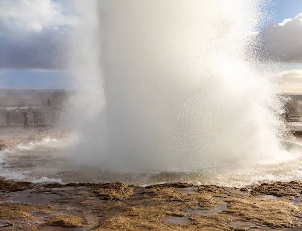 Strokkur quente geysir — Fotografia de Stock