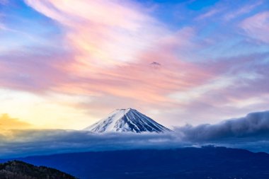 Kawaguchiko Fujiyoshida kasabasında Mt.Fuji güzel şafak gündoğumu 