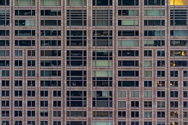 Städtische Abstrakte Fensterfassade Eines Bürogebäudes Geschäftszentrum Mit Spiegelungen Und Farben — Stockfoto