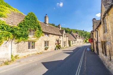 Cotswolds İngiltere'de Castle Combe köy