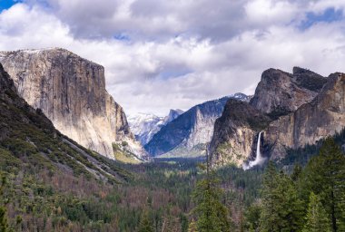Tünel görünümü Yosemite Milli Parkı California San Francisco ABD