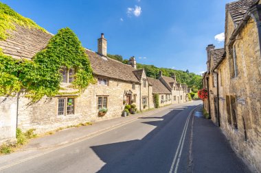 Cotswolds İngiltere'de Castle Combe köy