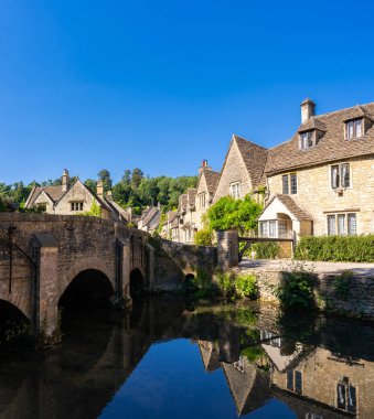 Cotswolds İngiltere'de Castle Combe köy