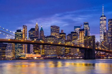 Aşağı Manhattan gökdelenler New York City New York Için Bulding ile Brooklyn köprü , Abd