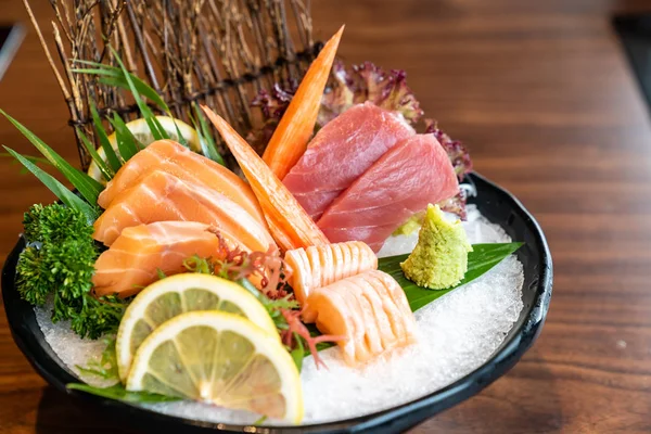 Sashimi seti, gurme Japon taze mutfağı.
