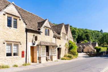 Cotswolds İngiltere'de Castle Combe köy