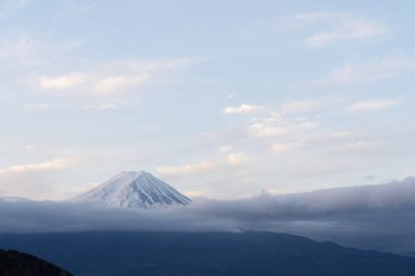 Kawaguchiko Fujiyoshida kasabasında Mt.Fuji güzel şafak gündoğumu 