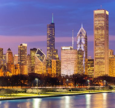 Chicago şehir Downtown Cityscape Skylines ve gökdelenler ofis bina Michigan Gölü Sunset Şikago City Illinois Usa.