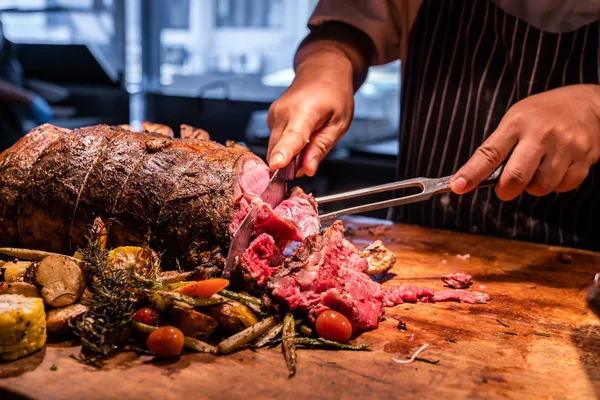 Chef Corte Wagyu Carne Asada Costilla Primera Calidad Tallar Alimentos —  Fotos de Stock