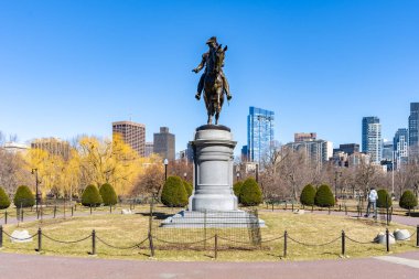 Boston Şehir Ma Abd Boston Common Park'ta George Washington Heykeli.