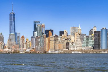 New Jersey gün batımında New York şehir Manhattan silueti şehir manzarası. 