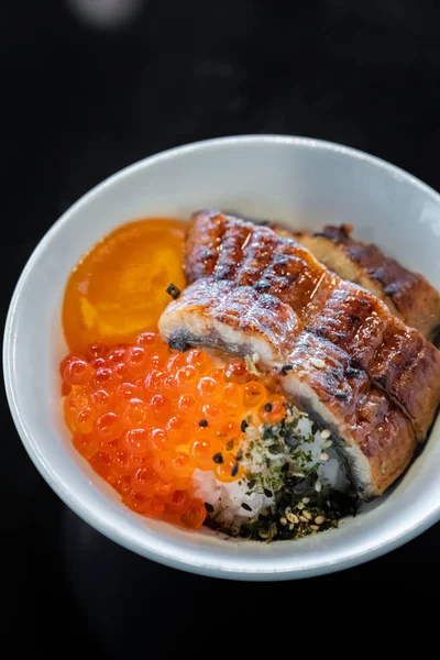 Unagi Don Donburi Met Zalm Roe — Stockfoto