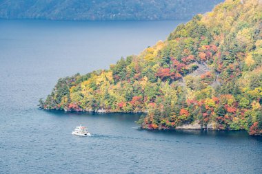 Aomori Tohoku Japonya'da Lake towada ile Sonbahar sonbahar dağ havadan görünümü