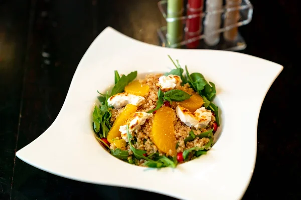 Salade Quinoa Avec Quatre Vinaigrettes — Photo